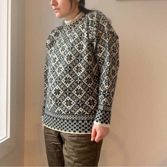 Dale of Norway Sweaters - DALE OF NORWAY snowflake sweater (small marks)